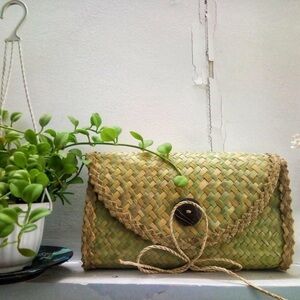 Handmade cross body Straw purse